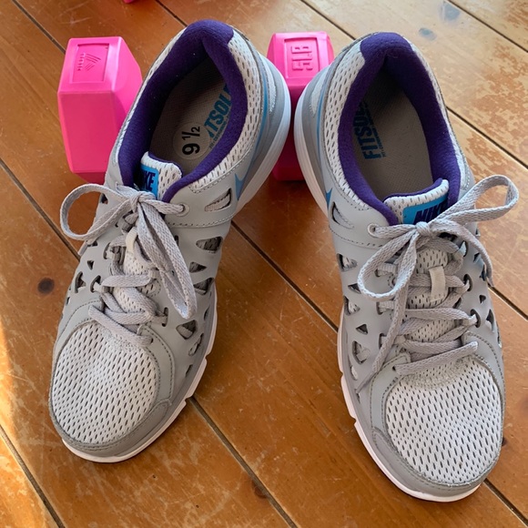 NWOT, Nike Fit Sole gray/purple trim running shoes. - Picture 1 of 6